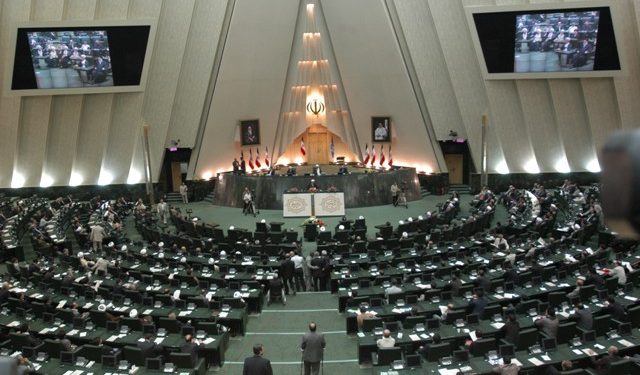 مرکز پژوهش‌های مجلس ضمن بررسی قانون توسعه صنعت ایرانگردی و جهانگردی مصوب ۱۳۷۰ با اصلاحات و الحاقات مصوب سال ۱۳۷۵، بسته پیشنهادی خود را برای تقویت و توسعه این صنعت ارائه کرده است.