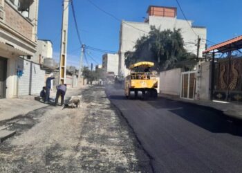 عملیات روکش آسفالت بخشی از معابر محله دره اشکفت پشت دفتر هواپیمایی