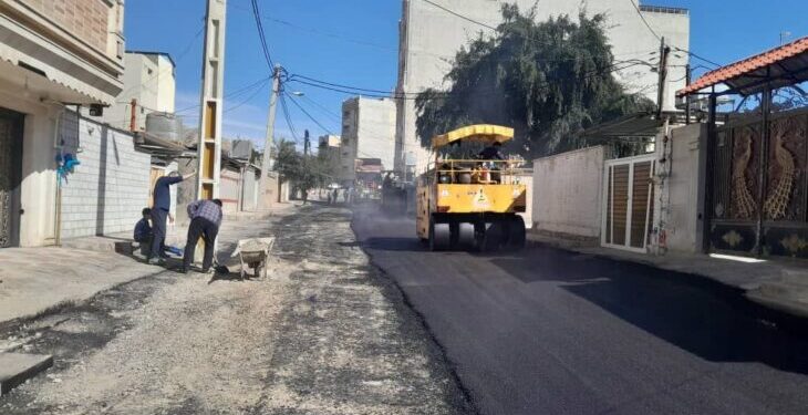 عملیات روکش آسفالت بخشی از معابر محله دره اشکفت پشت دفتر هواپیمایی