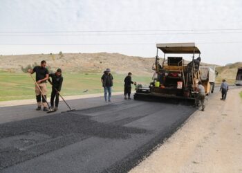 به همت شرکت بهره برداری نفت و گاز مسجد سلیمان در حال انجام است، بهسازی جاده ارتباطی مسجد سلیمان _ایذه