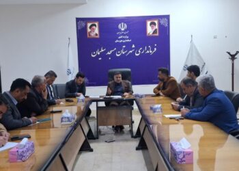 نشست فرماندار مسجد سلیمان با شهردار و اعضای شورای شهر به منظور بررسی مشکلات شهری