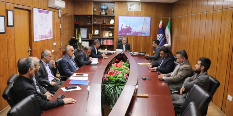 دیدار شهردار و اعضای شورای شهر با مدیر عامل شرکت بهره برداری نفت و گاز مسجدسلیمان دیدار شهردار و اعضای شورای شهر با مدیر عامل شرکت بهره برداری نفت و گاز مسجدسلیمان