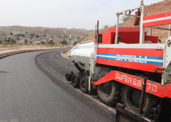 آغاز عملیات اجرایی آسفالت جاده فرودگاه