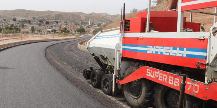 آغاز عملیات اجرایی آسفالت جاده فرودگاه