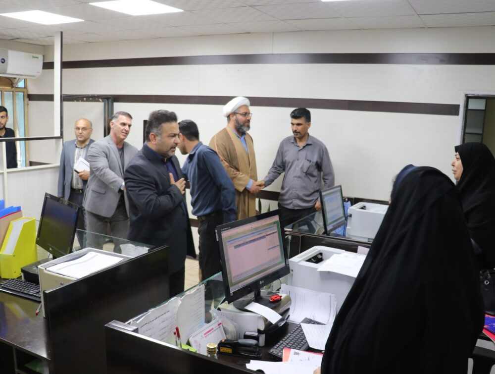 بازدید شهردار مسجدسلیمان از واحدهای مختلف شهرداری مسجدسلیمان به منظور تبریک سال نو بازدید شهردار مسجدسلیمان از واحدهای مختلف شهرداری مسجدسلیمان به منظور تبریک سال نو