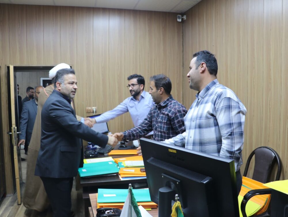 بازدید شهردار مسجدسلیمان از واحدهای مختلف شهرداری مسجدسلیمان به منظور تبریک سال نو بازدید شهردار مسجدسلیمان از واحدهای مختلف شهرداری مسجدسلیمان به منظور تبریک سال نو