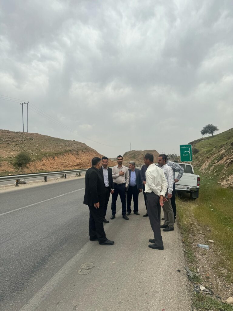 بازدید فرماندار شهرستان مسجدسلیمان از یک نقطه حادثه خیز جاده ای