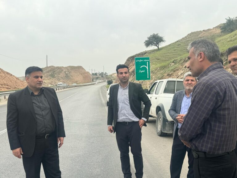 بازدید فرماندار شهرستان مسجدسلیمان از یک نقطه حادثه خیز جاده ای