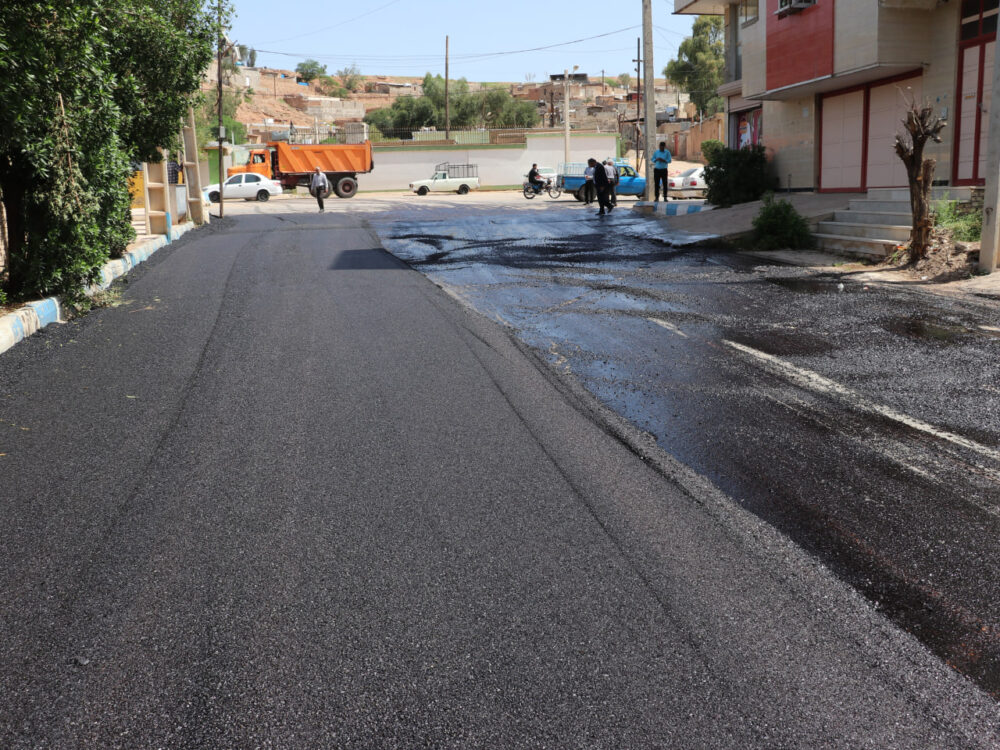 آغاز عملیات آسفالت منطقه کولرشاپ، پروژه های آسفالت شهرداری دوباره جان گرفت / بازدید میدانی اعضای شورای اسلامی شهر