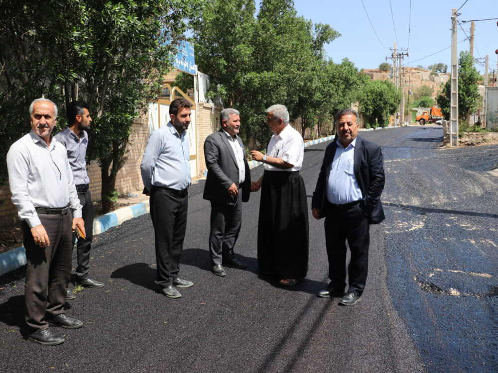 آغاز عملیات آسفالت منطقه کولرشاپ، پروژه های آسفالت شهرداری دوباره جان گرفت / بازدید میدانی اعضای شورای اسلامی شهر