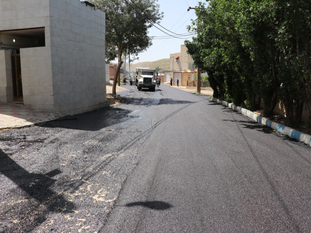 آغاز عملیات آسفالت منطقه کولرشاپ، پروژه های آسفالت شهرداری دوباره جان گرفت / بازدید میدانی اعضای شورای اسلامی شهر