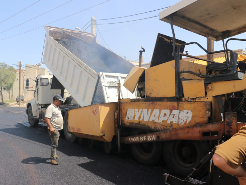 آغاز عملیات آسفالت منطقه کولرشاپ، پروژه های آسفالت شهرداری دوباره جان گرفت / بازدید میدانی اعضای شورای اسلامی شهر