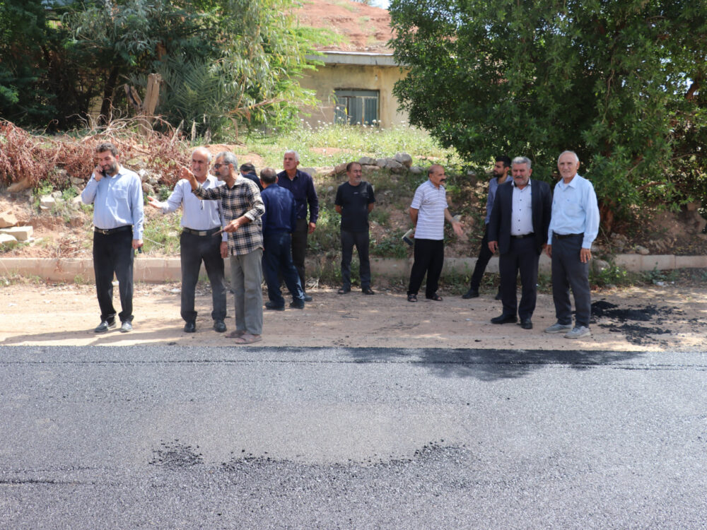 آغاز عملیات آسفالت منطقه کولرشاپ، پروژه های آسفالت شهرداری دوباره جان گرفت / بازدید میدانی اعضای شورای اسلامی شهر