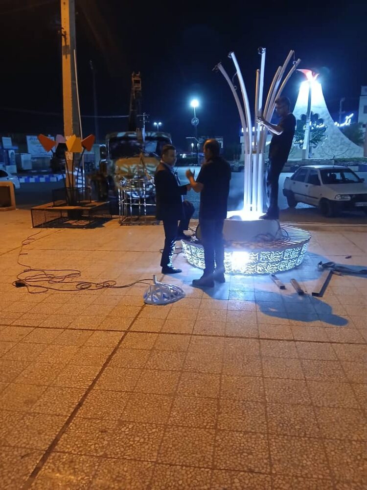 نصب و جانمایی مبلمان نوری در آیلند میدان جانباز مسجدسلیمان