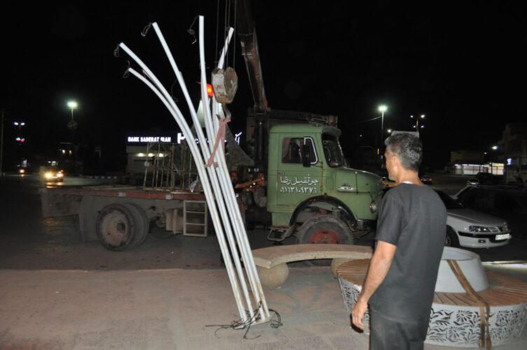 نصب و جانمایی مبلمان نوری در آیلند میدان جانباز مسجدسلیمان