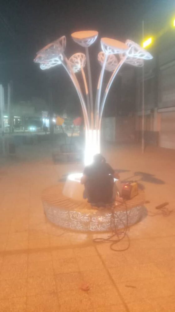 نصب و جانمایی مبلمان نوری در آیلند میدان جانباز مسجدسلیمان