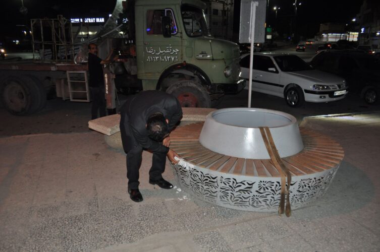 نصب و جانمایی مبلمان نوری در آیلند میدان جانباز مسجدسلیمان