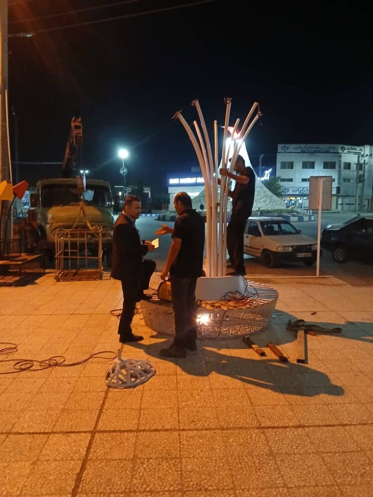 نصب و جانمایی مبلمان نوری در آیلند میدان جانباز مسجدسلیمان