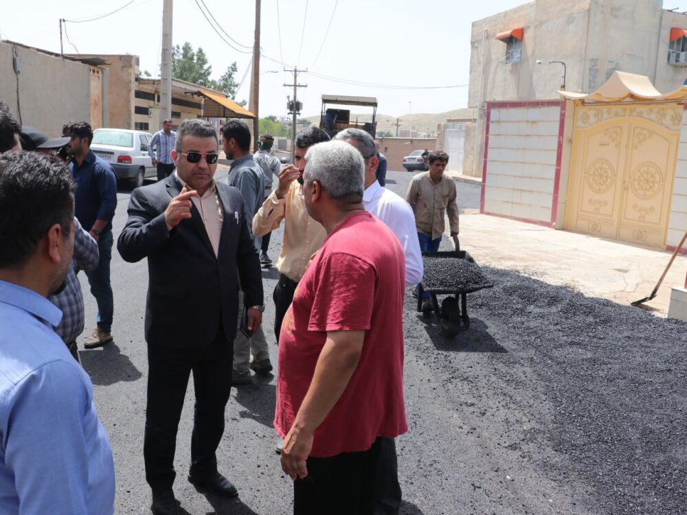 بازدید شهردار مسجدسلیمان از آسفالت‌ریزی محله کولرشاپ / ارتقاء کیفیت زندگی با بهبود زیرساخت های شهری