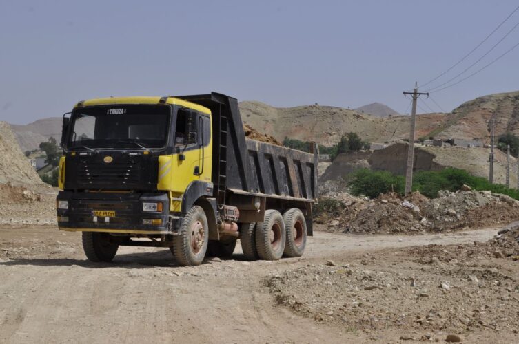 بازدید شهردار مسجدسلیمان از روند عملیات پاکسازی و نخاله‌برداری محله مالکریم / گامی نو در بهبود وضعیت زیست‌محیطی شهری