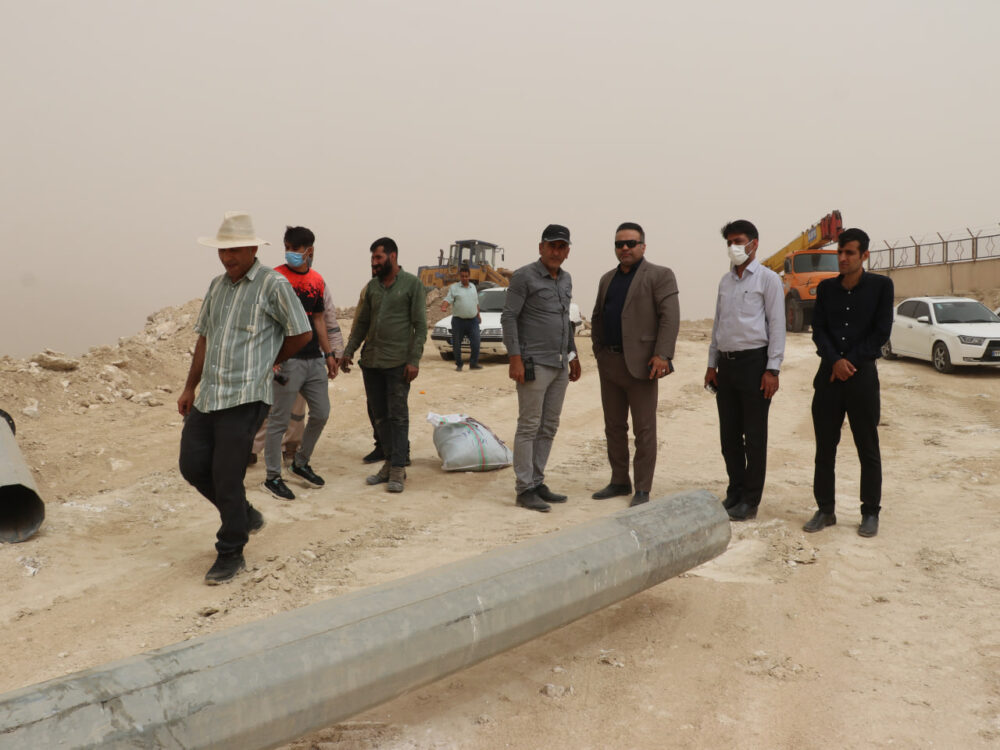 اهتزاز پرچم پرافتخار ایران بر بلندای مسجدسلیمان