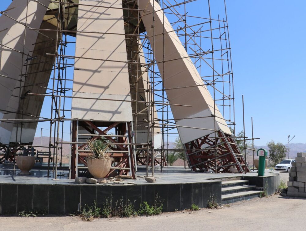 آغاز عملیات بازسازی المان تپه شهدای گمنام منطقه نفتک مسجدسلیمان