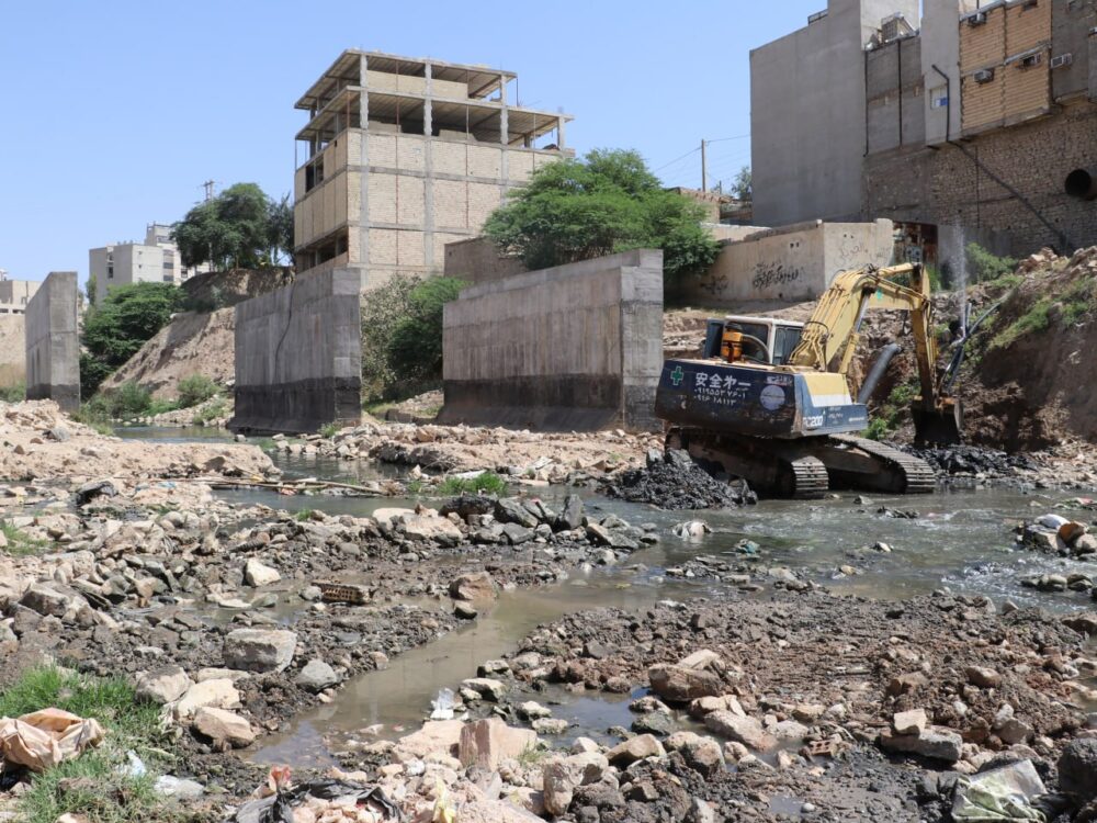 آغاز مجدد عملیات اجرایی پل مالجونکی با حضور شهردار و فرماندار مسجدسلیمان