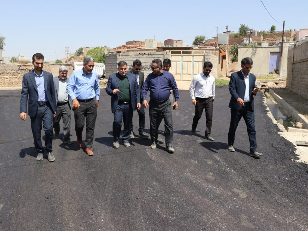 بازدید شهردار و فرماندار مسجدسلیمان از عملیات آسفالت منطقه کولرشاپ