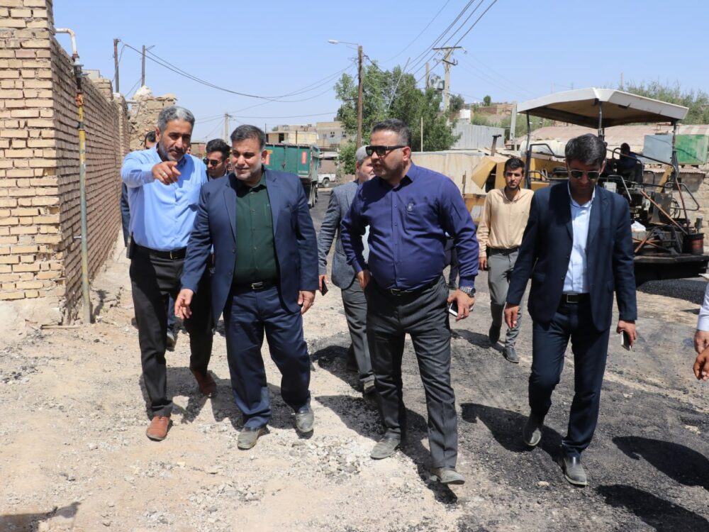 بازدید شهردار و فرماندار مسجدسلیمان از عملیات آسفالت منطقه کولرشاپ