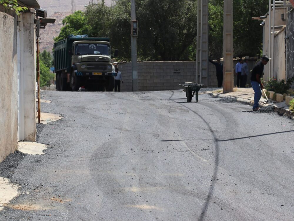 بازدید شهردار و فرماندار مسجدسلیمان از عملیات آسفالت منطقه کولرشاپ