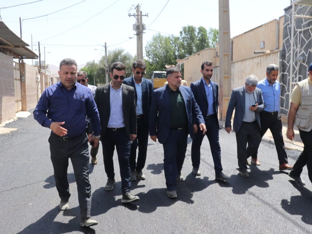 بازدید شهردار و فرماندار مسجدسلیمان از عملیات آسفالت منطقه کولرشاپ