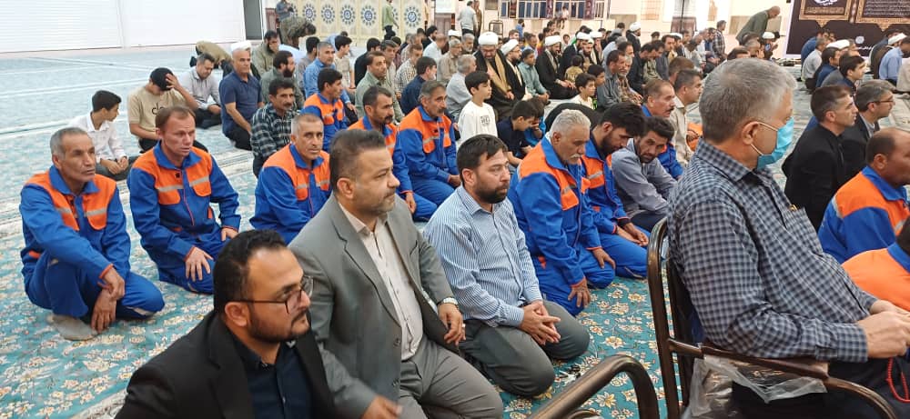 حضور شهردار و کارگران شهرداری مسجدسلیمان در نماز جمعه به مناسبت هفته کار و کارگر