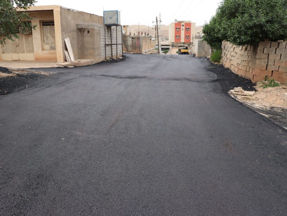 آغاز عملیات آسفالت منطقه چهاربیشه پشت کلانتری / پایان انتظار چندساله ساکنان