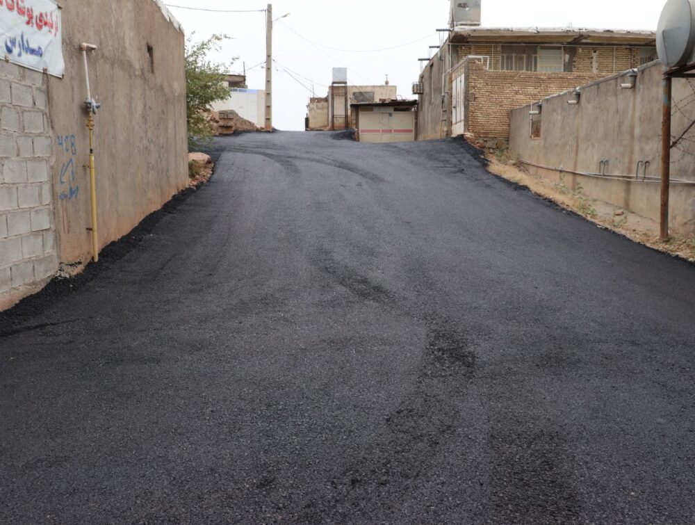 آغاز عملیات آسفالت منطقه چهاربیشه پشت کلانتری / پایان انتظار چندساله ساکنان