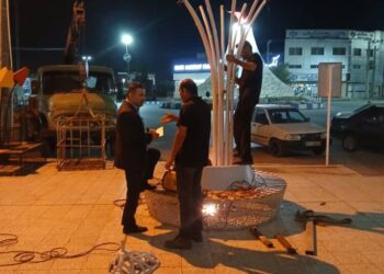 نصب و جانمایی مبلمان نوری در آیلند میدان جانباز مسجدسلیمان