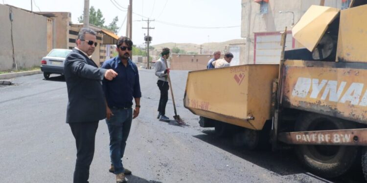 بازدید شهردار مسجدسلیمان از آسفالت‌ریزی محله کولرشاپ / ارتقاء کیفیت زندگی با بهبود زیرساخت های شهری
