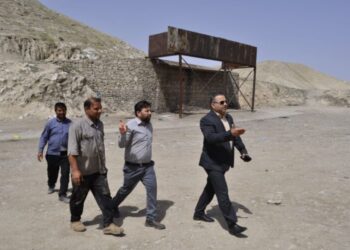 بازدید شهردار مسجدسلیمان از روند عملیات پاکسازی و نخاله‌برداری محله مالکریم / گامی نو در بهبود وضعیت زیست‌محیطی شهری