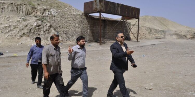 بازدید شهردار مسجدسلیمان از روند عملیات پاکسازی و نخاله‌برداری محله مالکریم / گامی نو در بهبود وضعیت زیست‌محیطی شهری