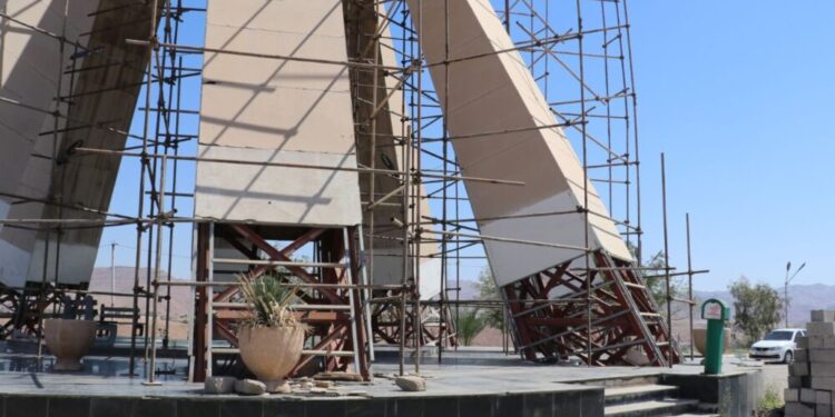 آغاز عملیات بازسازی المان تپه شهدای گمنام منطقه نفتک مسجدسلیمان