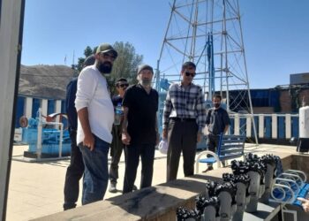 بازدید کارگردان مطرح سینمای کشور از چاه شماره یک نفت خاورمیانه در مسجدسلیمان+ عیاری فیلم جدیدش را در شهر اولین ها میسازد