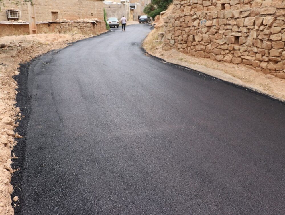 آغاز عملیات آسفالت منطقه چهاربیشه پشت کلانتری / پایان انتظار چندساله ساکنان