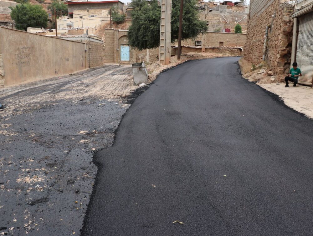 آغاز عملیات آسفالت منطقه چهاربیشه پشت کلانتری / پایان انتظار چندساله ساکنان