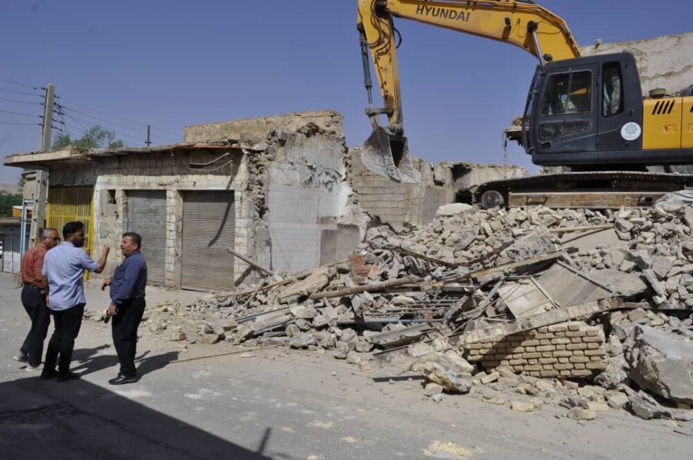 تداوم عملیات تخریب و آماده‌سازی مسیر تعریض خیابان ۱۷ شهریور تا کاروانسرا