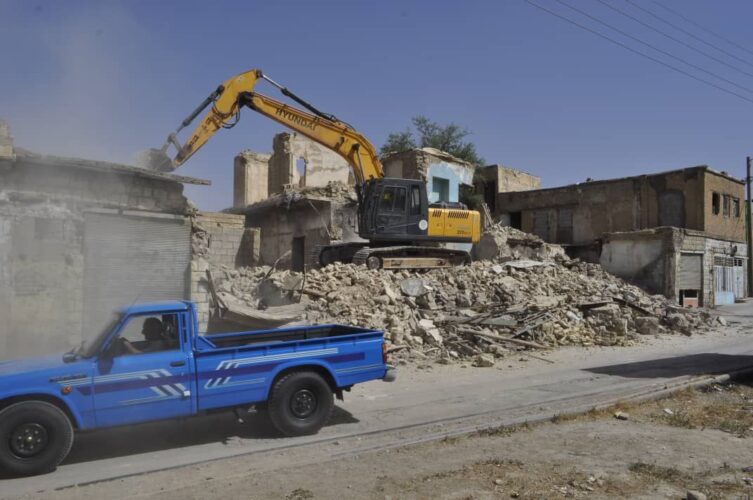 تداوم عملیات تخریب و آماده‌سازی مسیر تعریض خیابان ۱۷ شهریور تا کاروانسرا