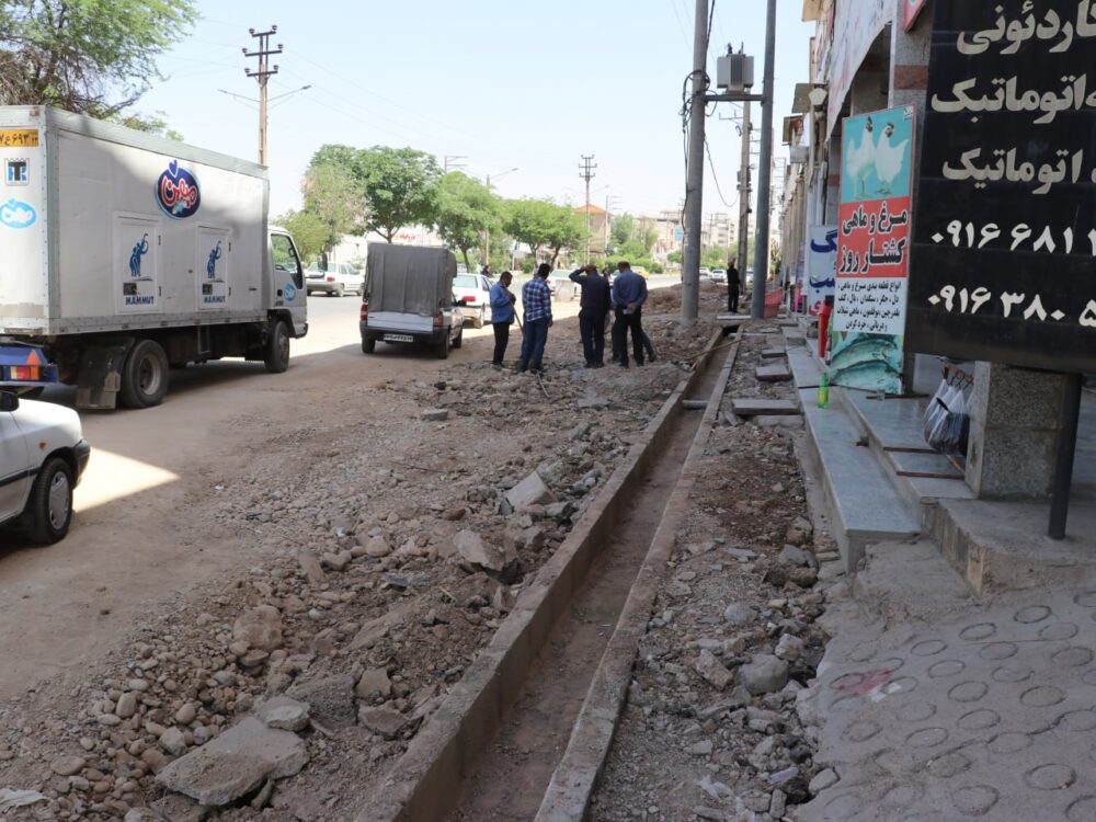 ادامه عملیات تعریض محور پنج‌ بنگله به باشگاه مرکزی توسط معاونت امور زیربنایی شهرداری مسجدسلیمان