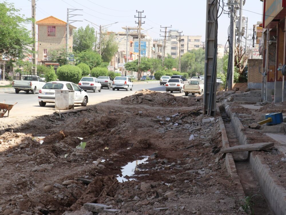 ادامه عملیات تعریض محور پنج‌ بنگله به باشگاه مرکزی توسط معاونت امور زیربنایی شهرداری مسجدسلیمان