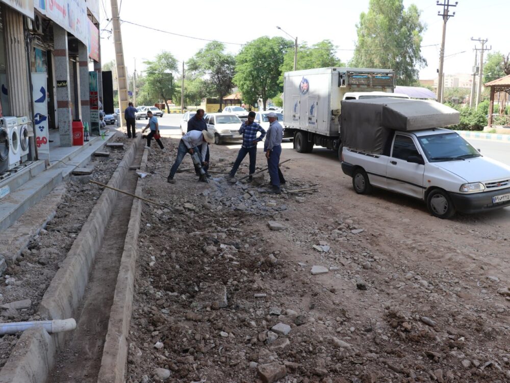ادامه عملیات تعریض محور پنج‌ بنگله به باشگاه مرکزی توسط معاونت امور زیربنایی شهرداری مسجدسلیمان