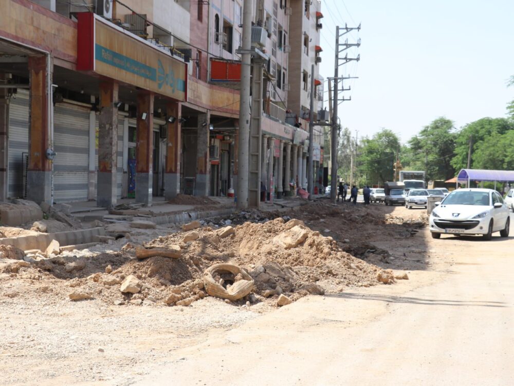 ادامه عملیات تعریض محور پنج‌ بنگله به باشگاه مرکزی توسط معاونت امور زیربنایی شهرداری مسجدسلیمان