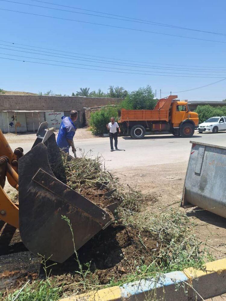پاکسازی و لایروبی کانال‌های شهری به همت معاونت خدمات شهرداری مسجدسلیمان