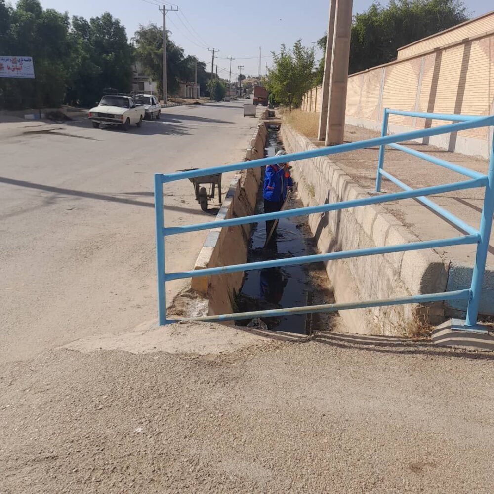 پاکسازی و لایروبی کانال‌های شهری به همت معاونت خدمات شهرداری مسجدسلیمان